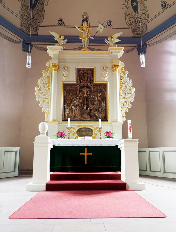 Beedenbostel_Martinskirche_Altar@20150819.JPG