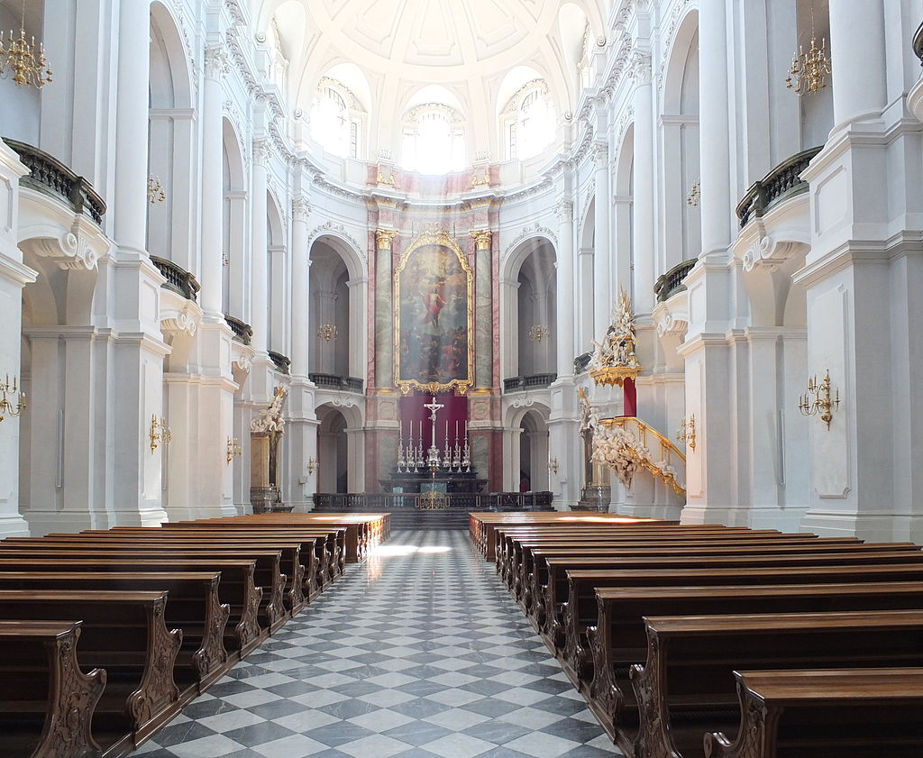 1024px-dresden_hofkirche_nave_02