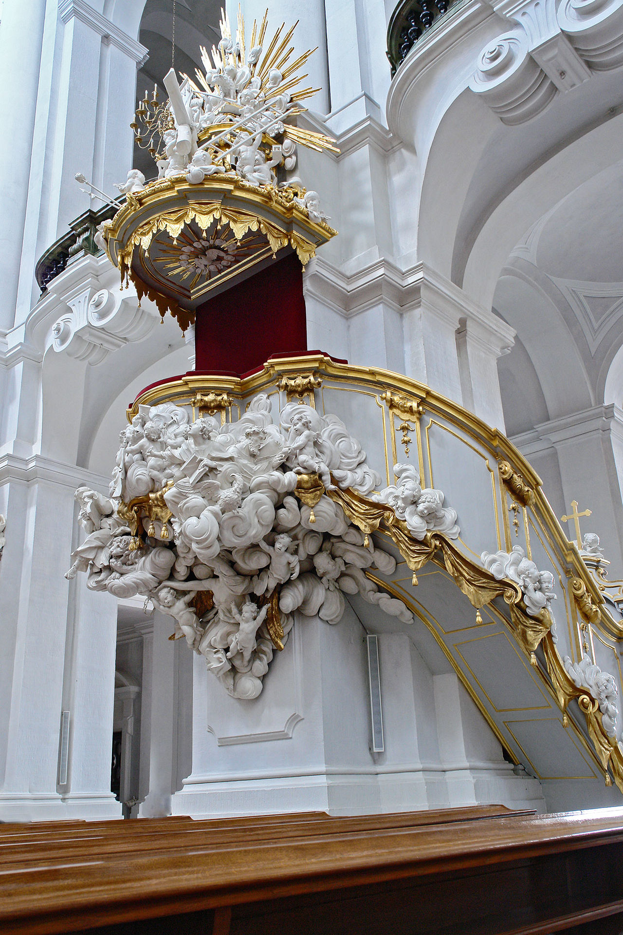 dresden-hofkirche-kanzel